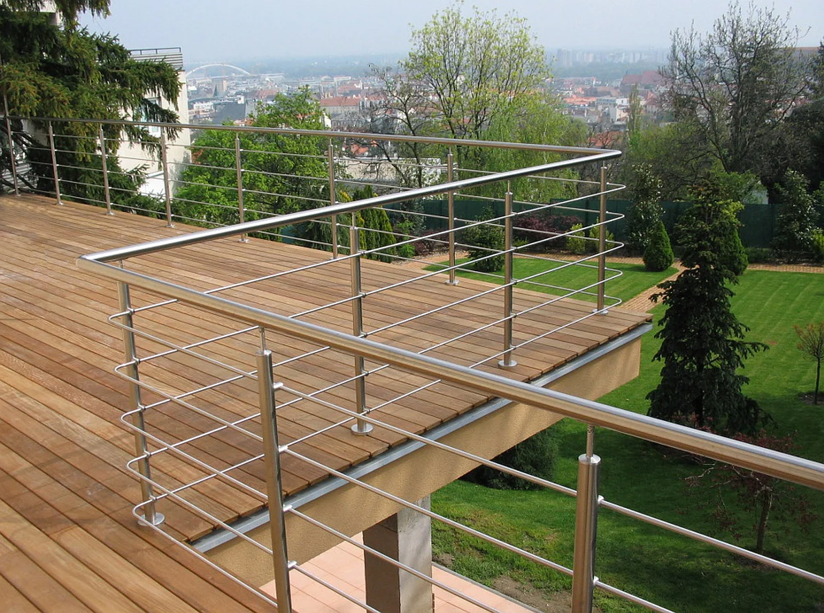 Słupek nierdzewny uzbrojony - Image 3